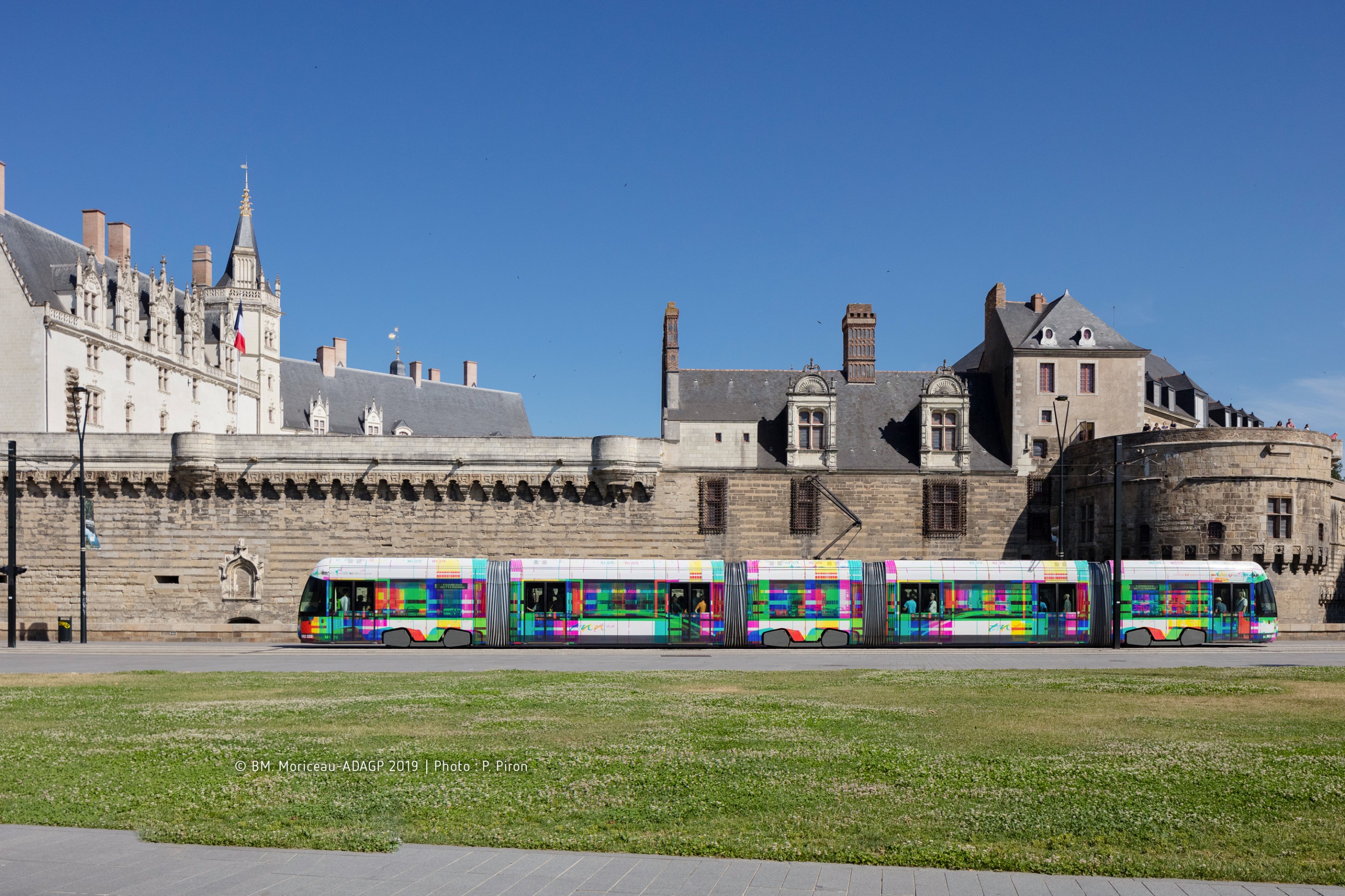 covering tram Semitan-le voyage à Nantes